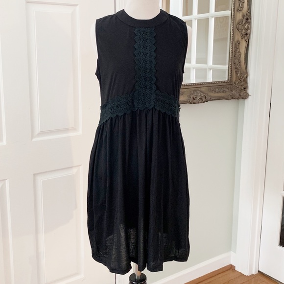 Black Mini Lace Sleeveless Shift Dress - Picture 4 of 8